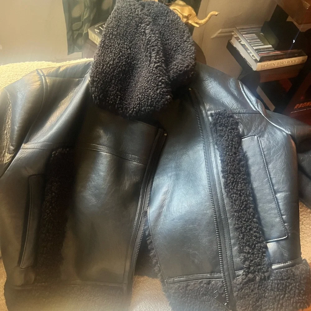 Apparis Black Shearling Jacket - Picture 5 of 6